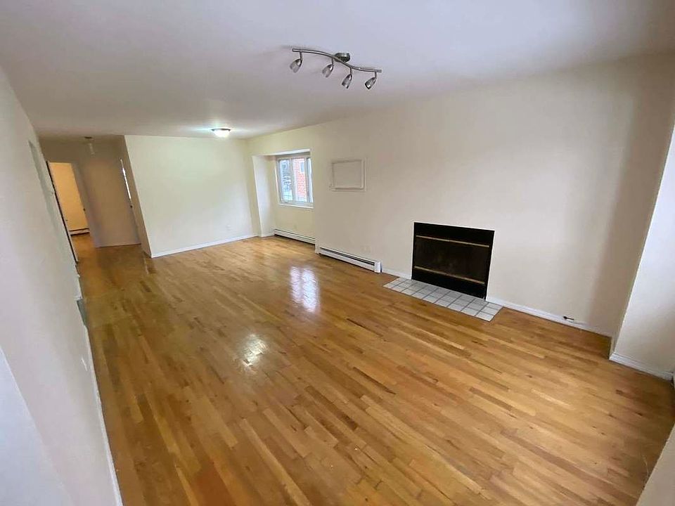 1st image of 40-12 206th St