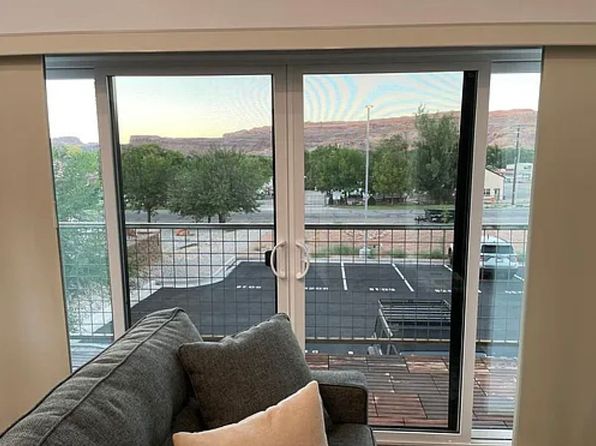 443 Kane Creek Blvd #B-208