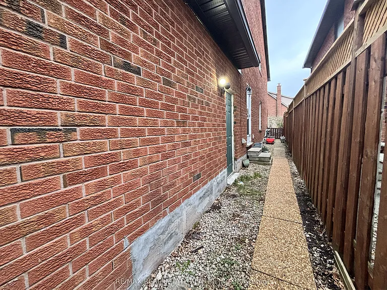 1400 Greenbriar Dr #1 — Photo 12