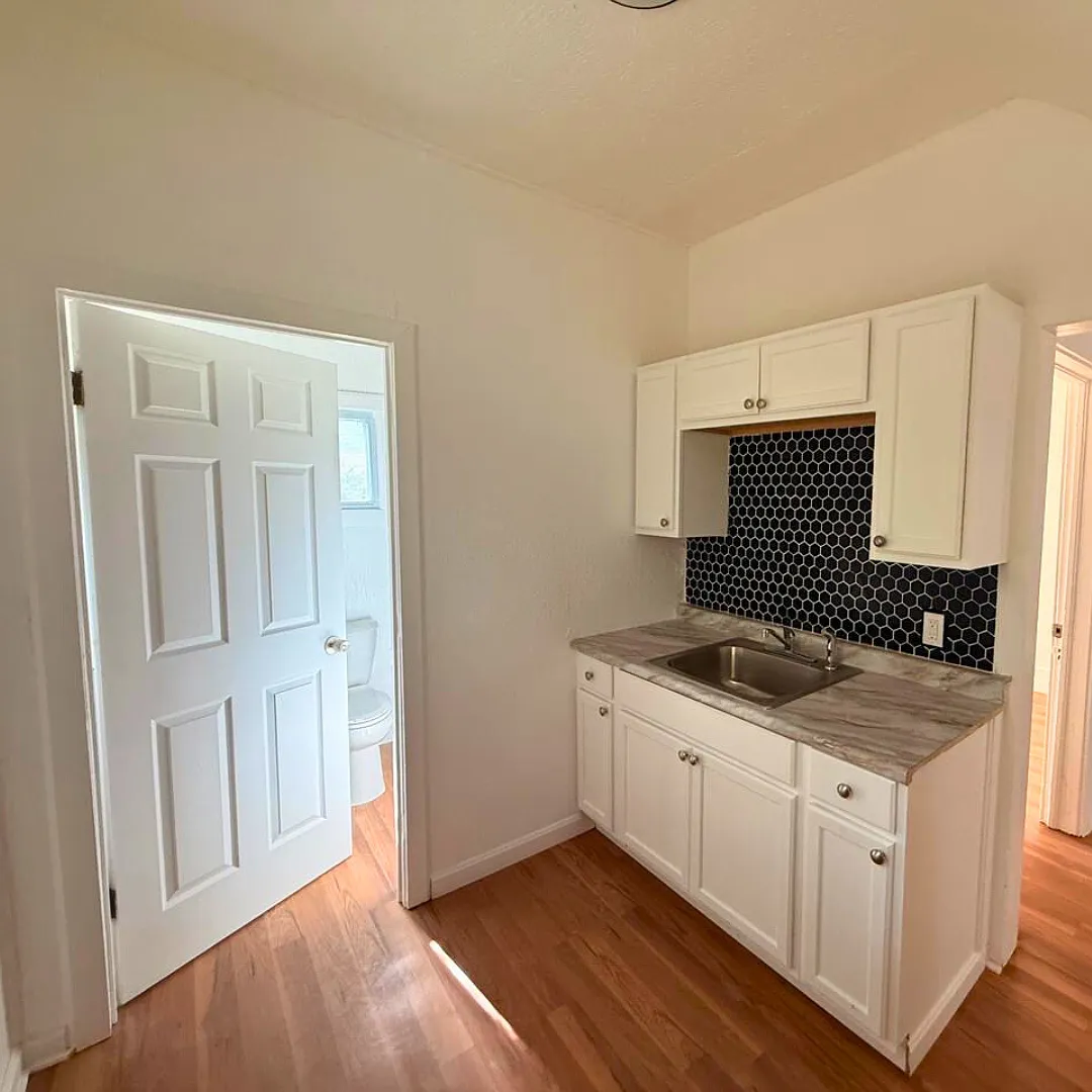 2995 East 125th Street — Photo 4