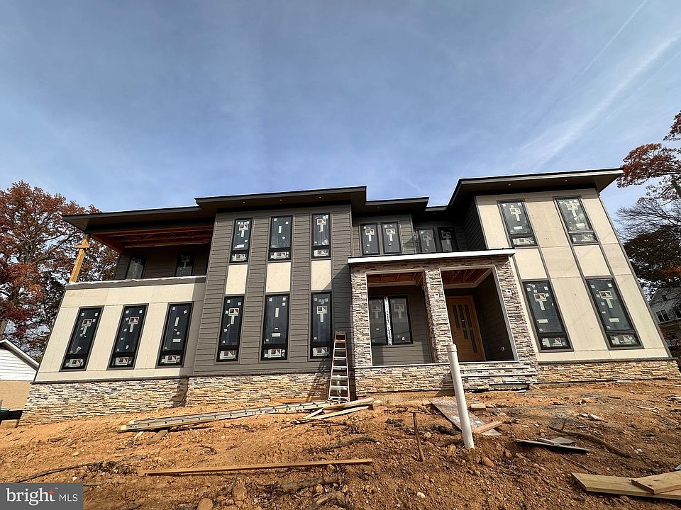 2nd image of 401 Old Court House Rd NE