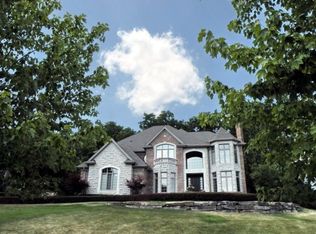 1973 W Ridge Dr, Rochester Hills, MI 48306
