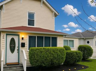 25 Center Ave, Bay Shore, NY
