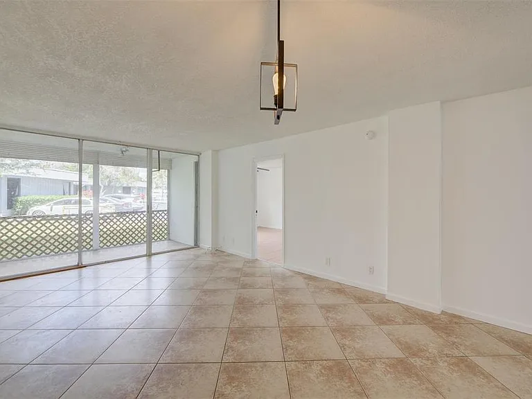 113 Royal Park Dr #1H — Photo 10