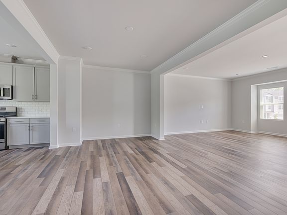4th image of 1123 Lily Loch Way