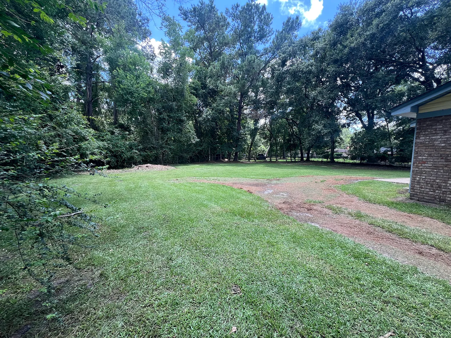 3 bed, 1.5 bath, 1232 sqft, $1,550 — Photo 2