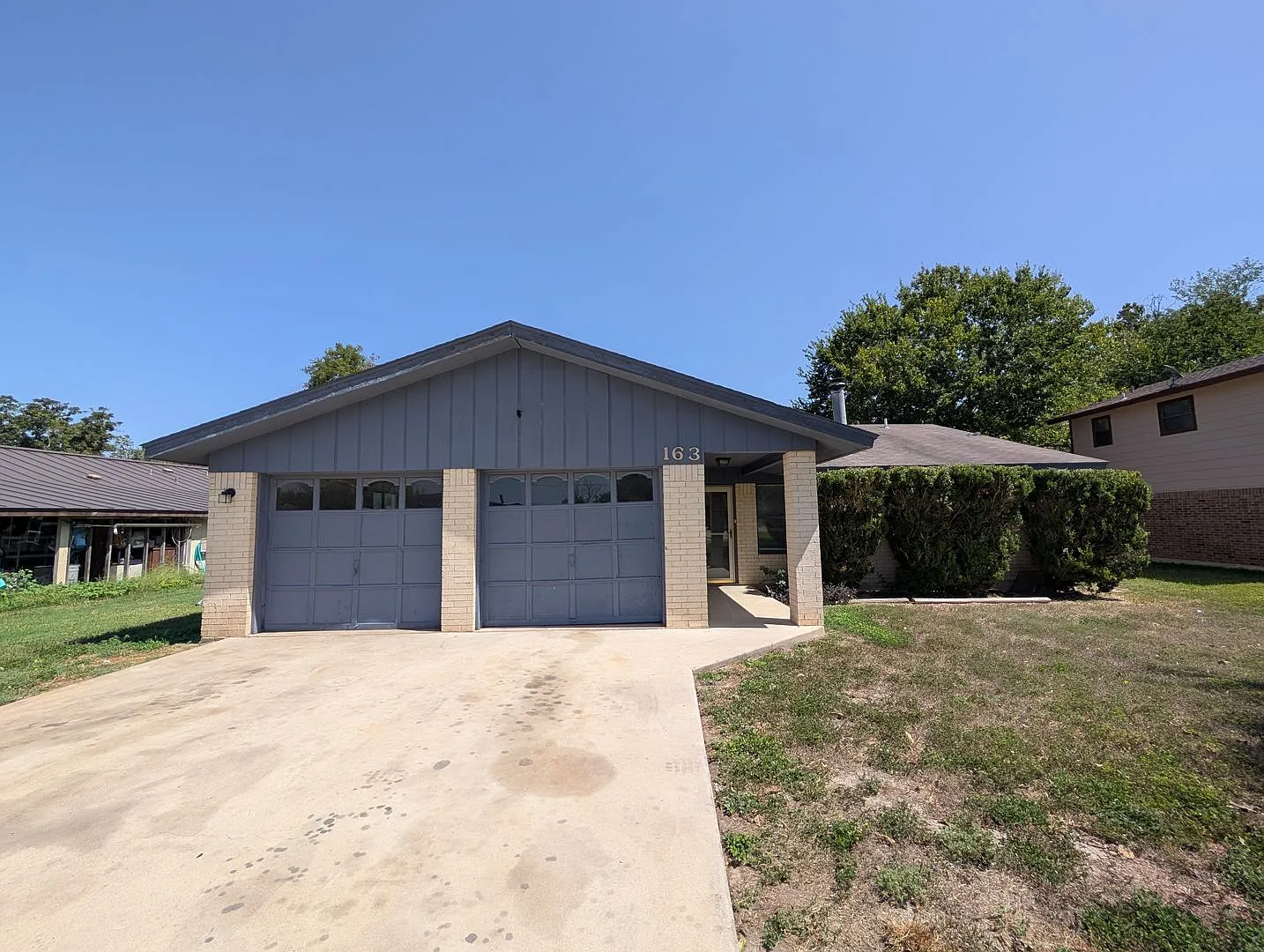 On a Cul -de-Sac/ Fireplace / No Carpet / Large Covered Back Patio / NBISD — Photo 2