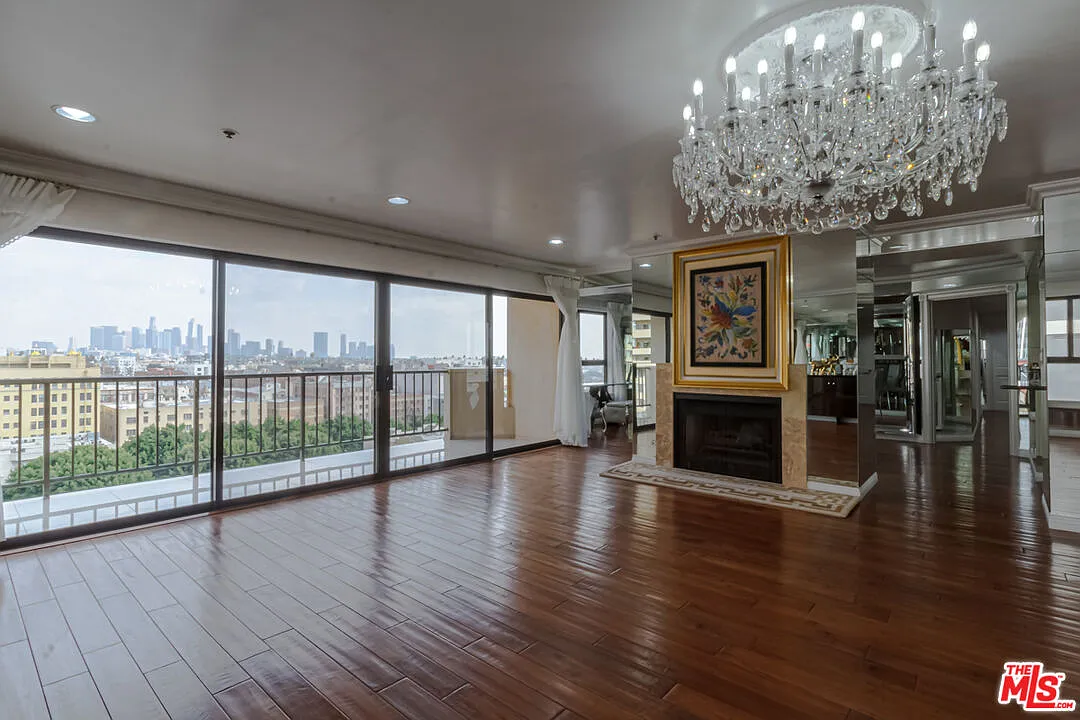 3 bed, 3.0 bath, 2557 sqft, $5,300 — Photo 1