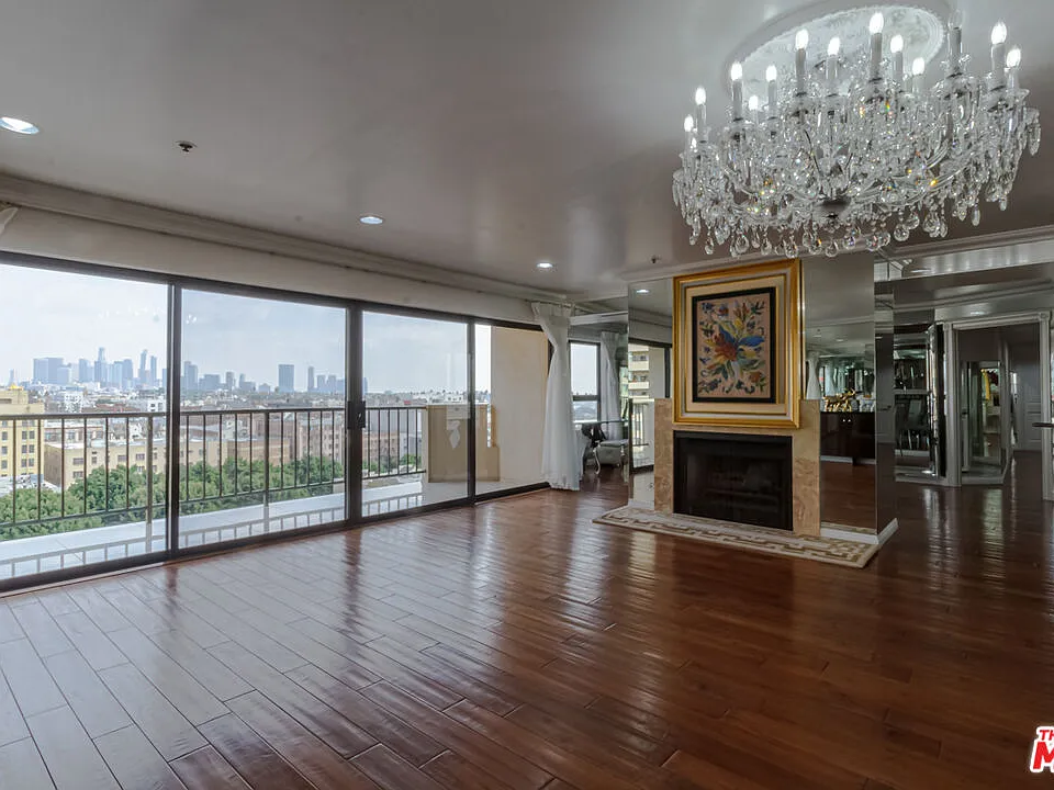 727 S Ardmore Ave #906