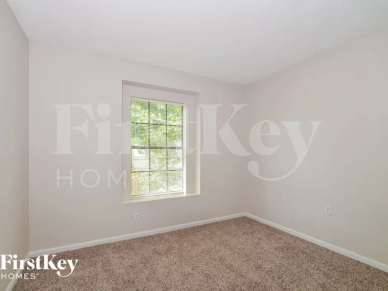 122 Barrington Dr — Photo 11