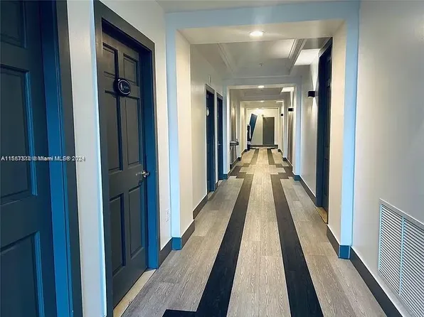 5085 NW 7th St APT 715, Miami, FL 33126