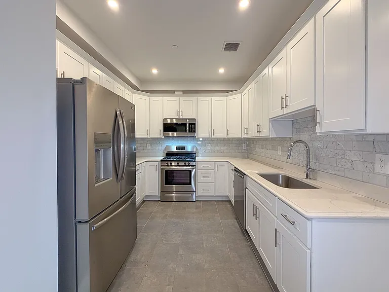 311-315 Westside Ave #304 — Photo 5
