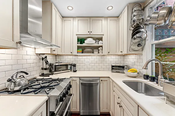 Sold by Douglas Elliman | media 14