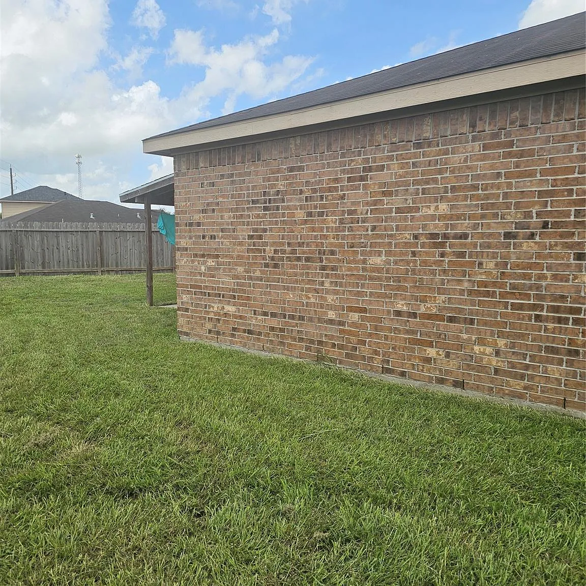 4 bed, 2.0 bath, 1842 sqft, $2,200 — Photo 3