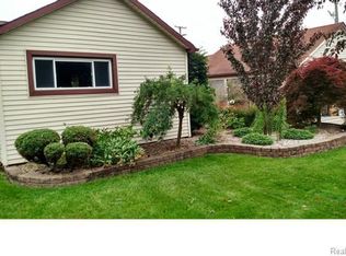 2839 Harrison Ave, Rochester Hills, MI 48307