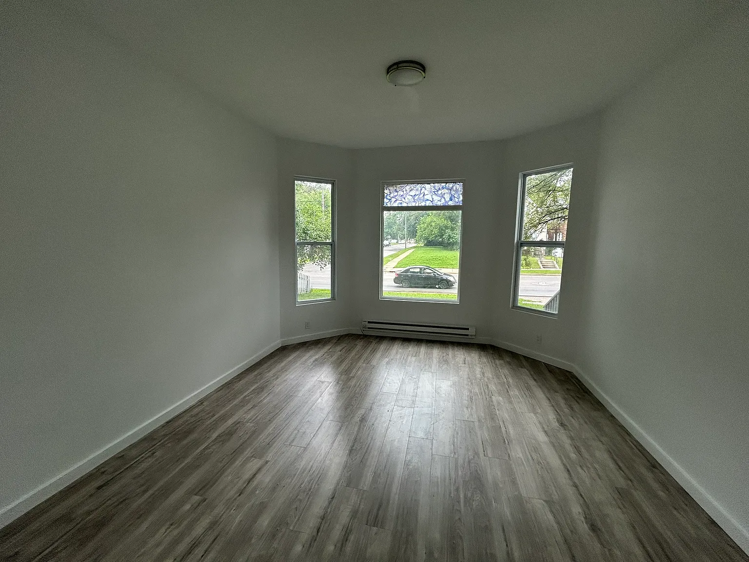 2400 N Sheridan — Photo 3