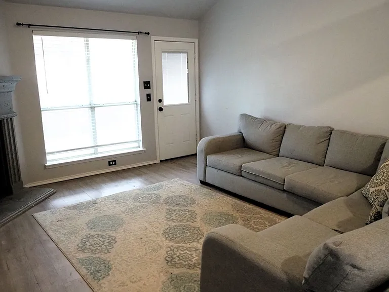 511 Lonestar Park Ln — Photo 8