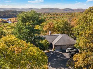 5 Rye Cliff Rd, Oakland, NJ 07436