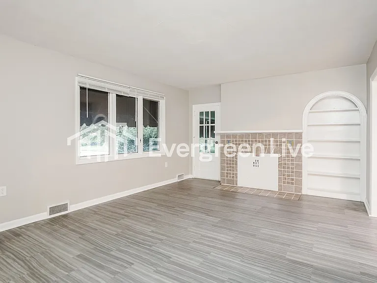 408 Tremont Ave — Photo 3