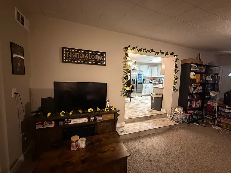 531 E Blacklidge Dr — Photo 2