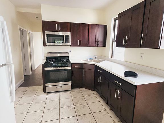 4th image of 852 Westside Ave #100