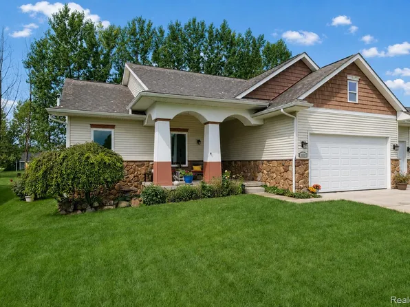 16351 Silver Fox Cir, Linden, MI 48451