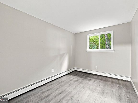 5th image of 2626-32 Parkside Ter