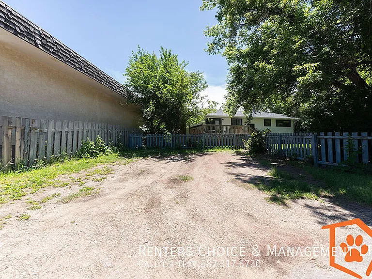 27B Laval Pl W — Photo 9