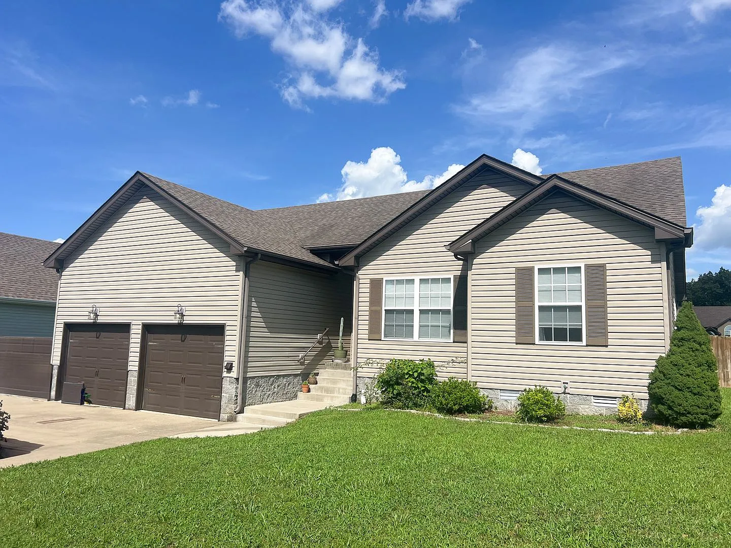 3 Bedroom 2 Bathroom Home — Photo 1