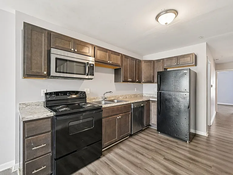 Village Court Apartments — Photo 23