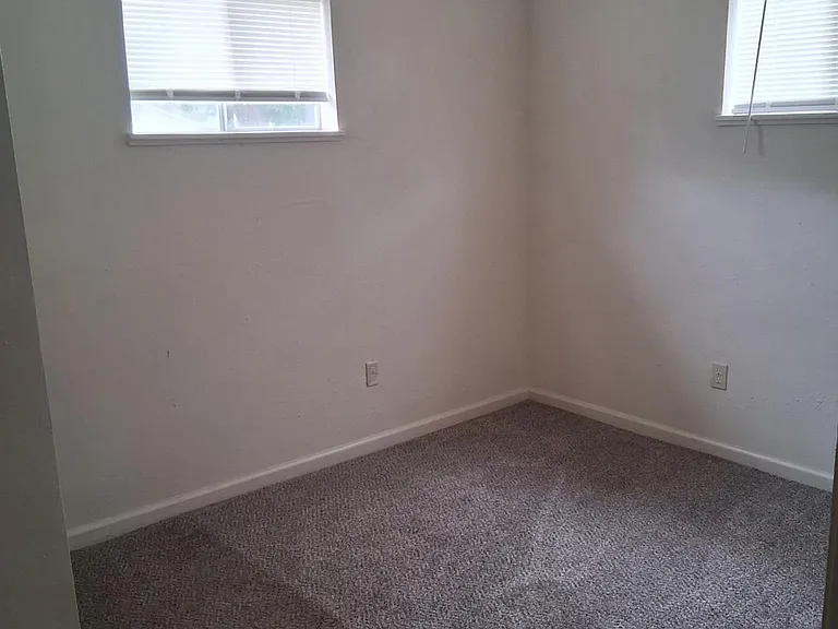 838 Mansfield St — Photo 6