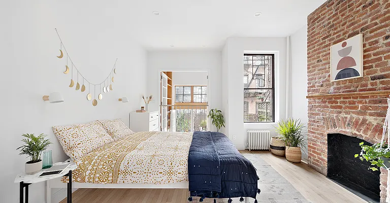 Sold by Compass | media 1