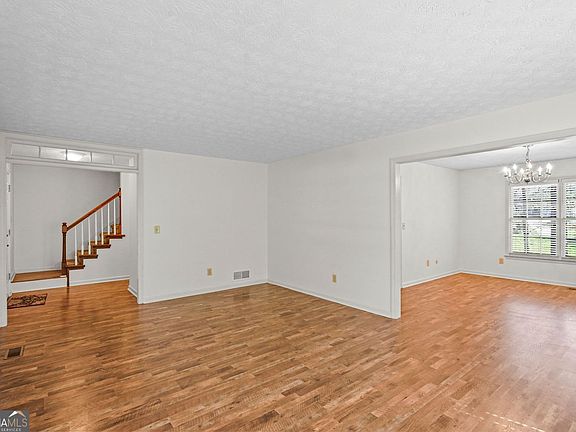 3rd image of 1700 Summit View Way