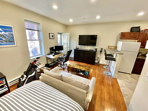 61 Clarendon St #5 Photo 1