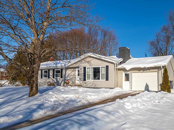 3rd image of 9 Eliot Dr