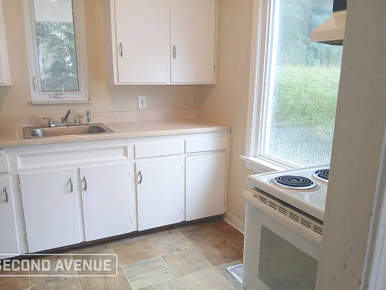 2401 N Taylor Rd — Photo 5