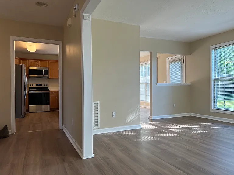 3885 Winthrop Dr — Photo 5