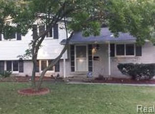 29766 Fall River Rd, Southfield, MI 48076