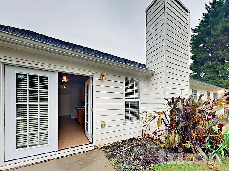 923 Laurel Green Ln — Photo 16