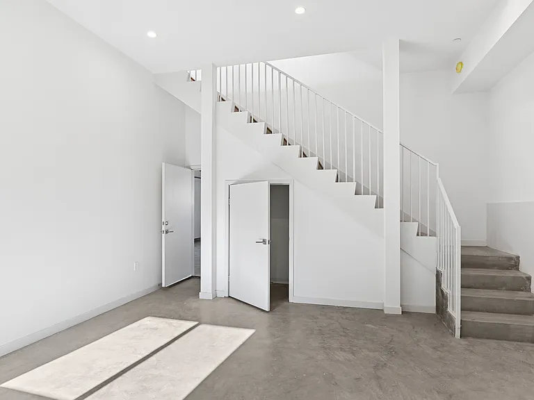 2523 S Orange Dr #2523 — Photo 3