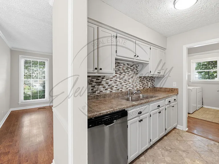 722 Heritage Square Dr — Photo 7