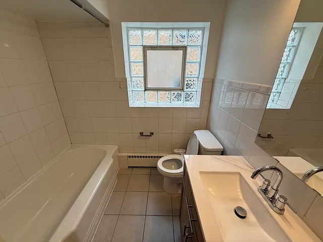 Bathroom with tub shower