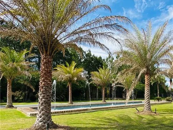 365 Pelican Dr, Waverly, GA 31565