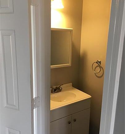 4th image of 615 Chickadee Dr APT B