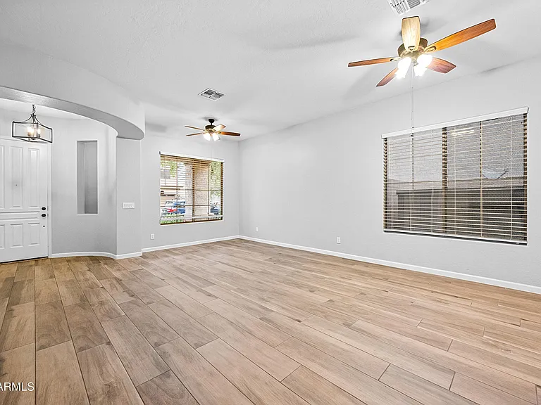 4231 E Marshall Ave — Photo 3