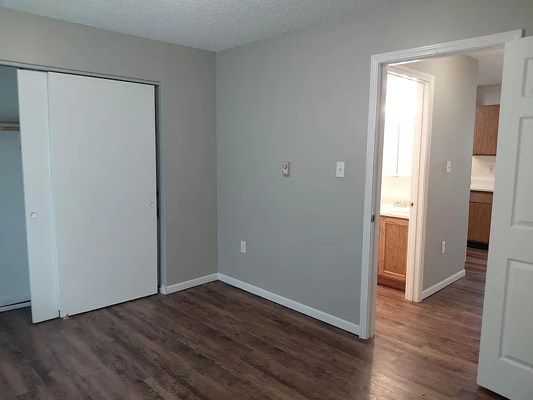 311 S Grand Ave — Photo 2