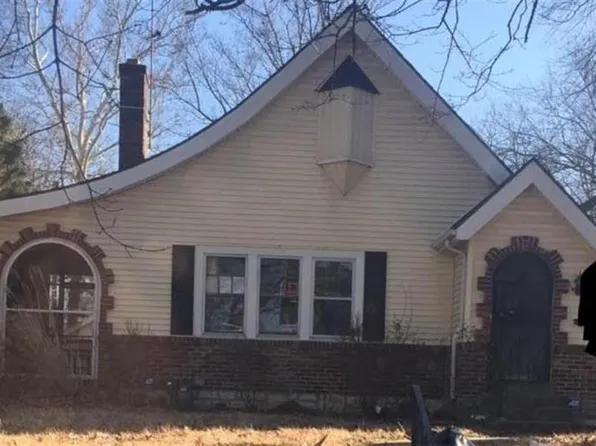 2223 E 68th St, Kansas City, MO 64132
