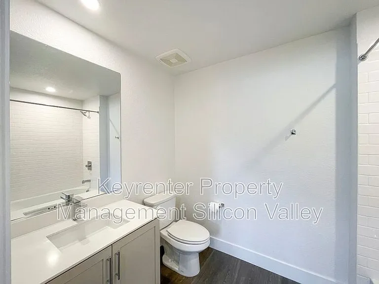 333 W Montague Expy — Photo 7