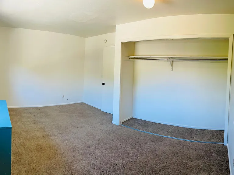 Varsity Townhouses - Student Housing — Photo 25