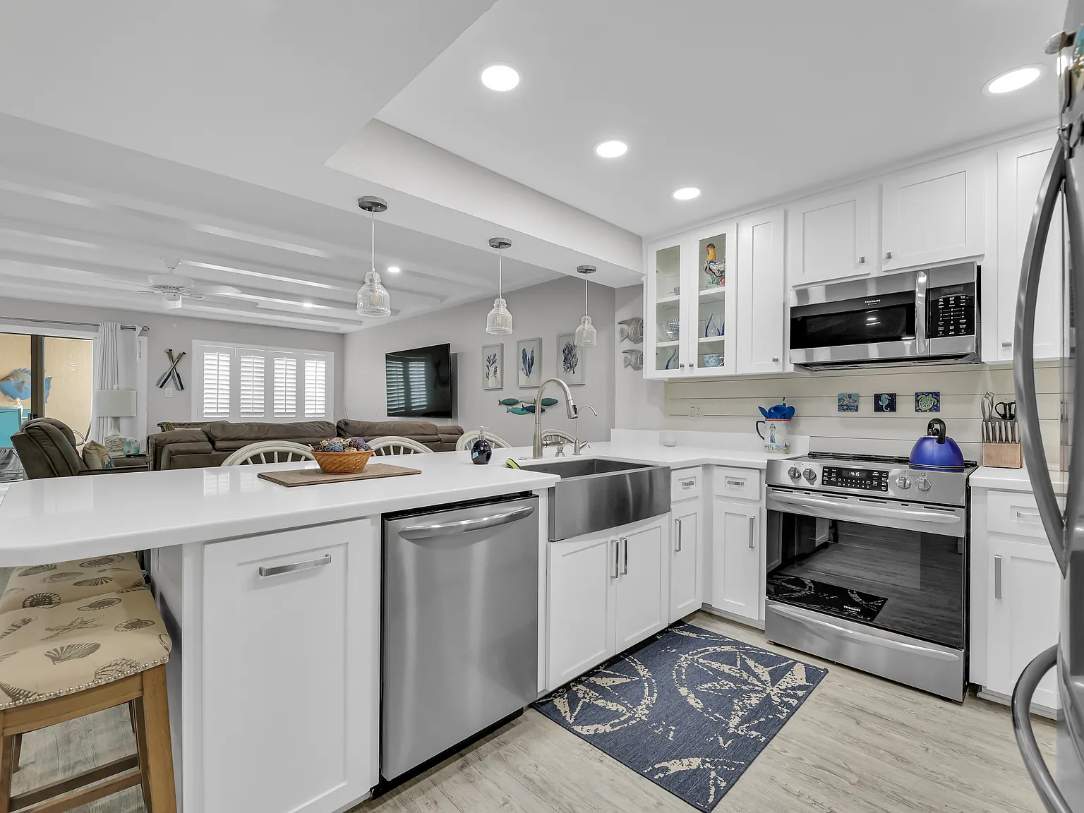 114 E Tarpon St — Photo 2
